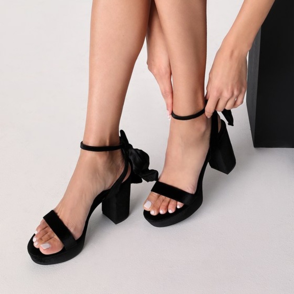 Lulus Sassyy Black Velvet Bow Platform Ankle Strap Heels - Size 7.5